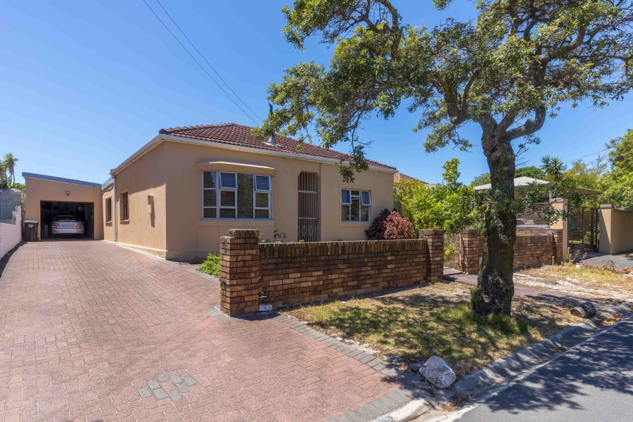 4 Bedroom Property for Sale in Athlone Western Cape